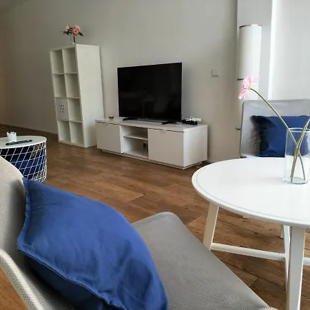 Sunny Tanife By Yumbo Apartment