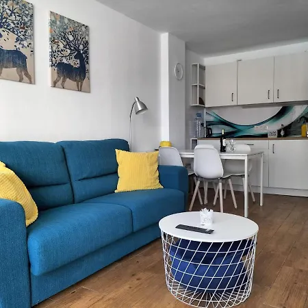 Sunny Tanife By Yumbo Apartment