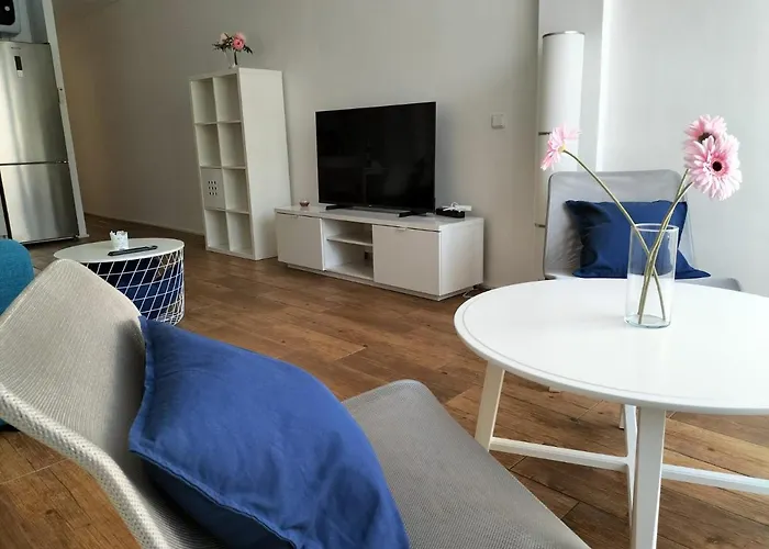 Sunny Tanife By Yumbo Apartment